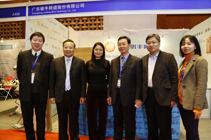 ����Ƶ��������չ�й�����ҽѧ������߹��ʿ����豸չ����